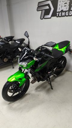 Kawasaki Z400 - фото 4