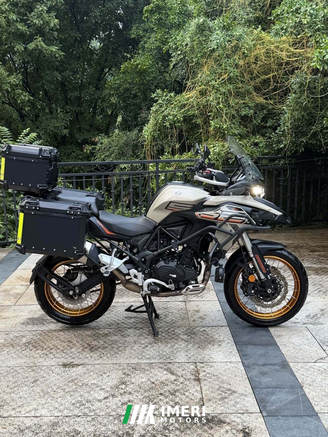 Benelli TRK552 550 cc - мотоцикл из Китая