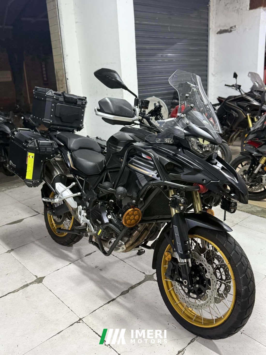 Benelli TRK552 550 cc - мотоцикл из Китая