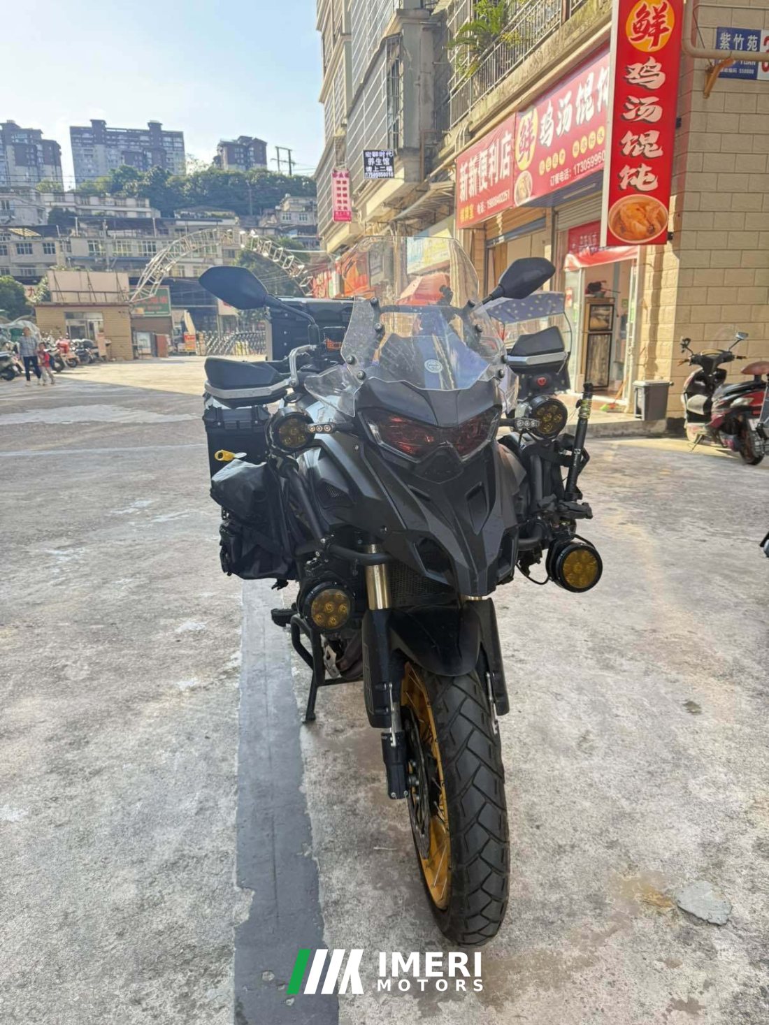 Benelli TRK552 550 cc - мотоцикл из Китая