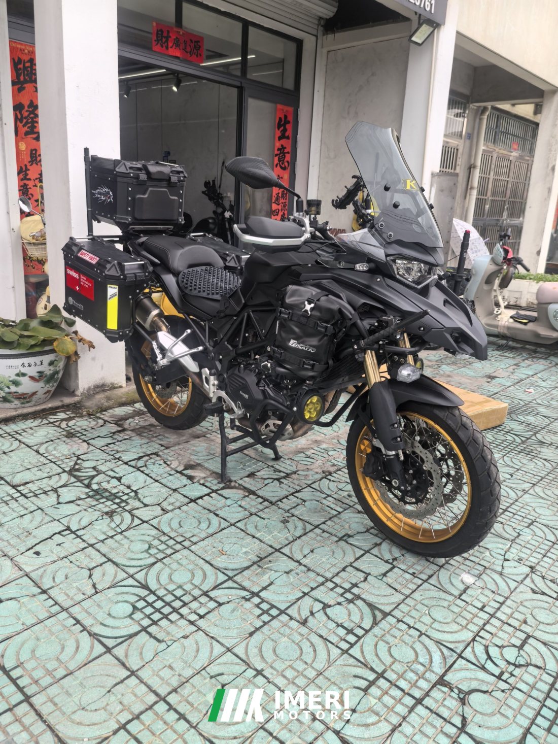 Benelli TRK552 550 cc - мотоцикл из Китая