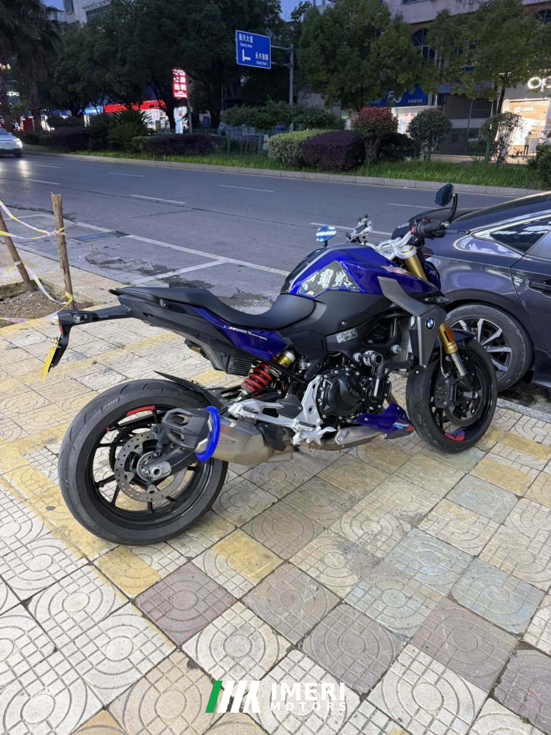BMW F 900 R - мотоцикл из Китая