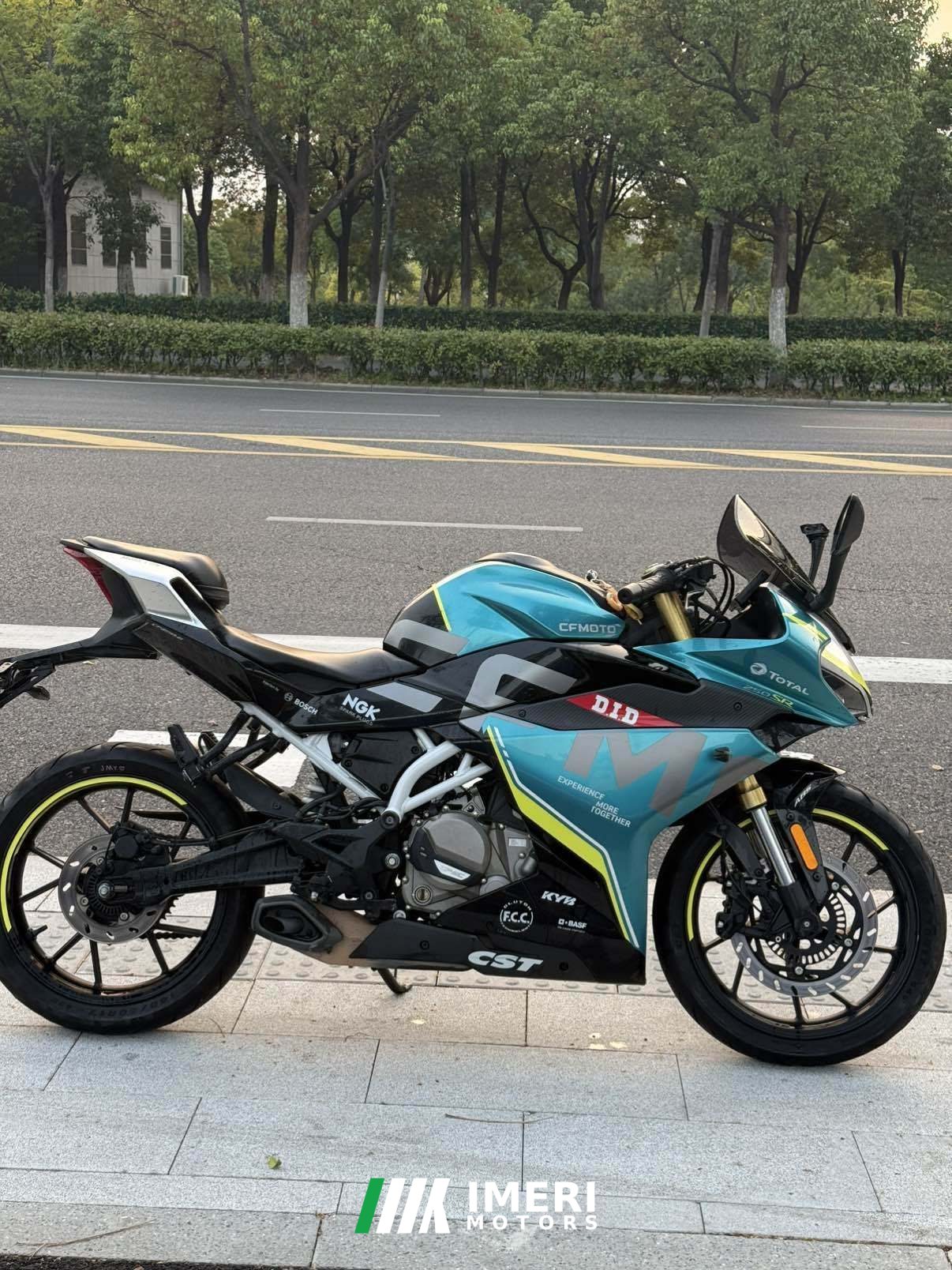 2023 CFMOTO 250SR