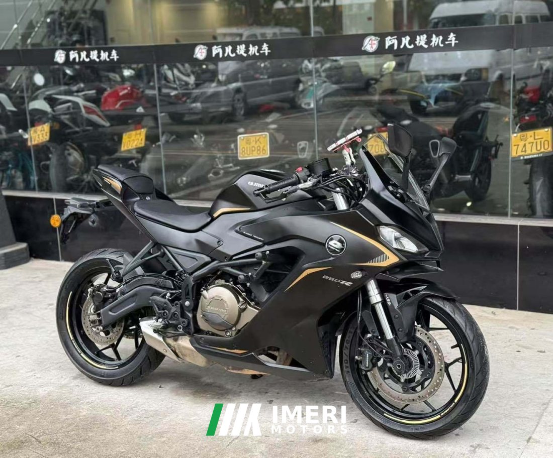 QJMOTOR SRK 250 - мотоцикл из Китая