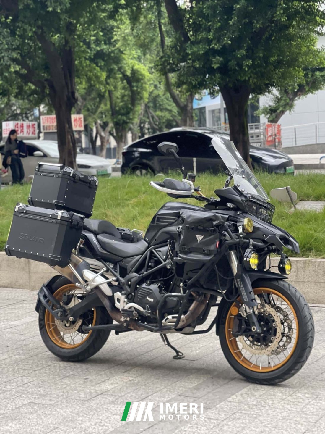 Benelli TRK552 550 cc - мотоцикл из Китая