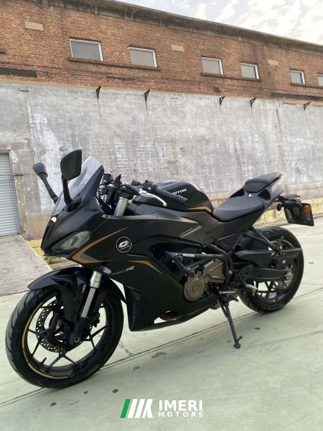 QJMOTOR SRK 250 - мотоцикл из Китая