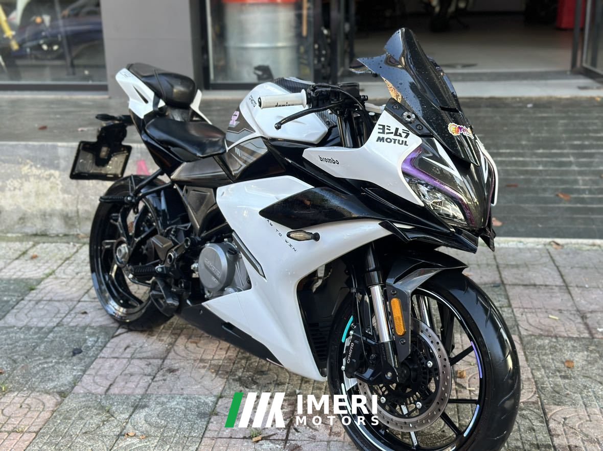 2023 CFMOTO 250SR
