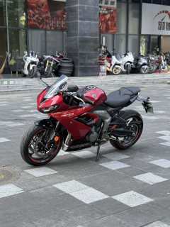 Triumph Daytona 660 - фото 1