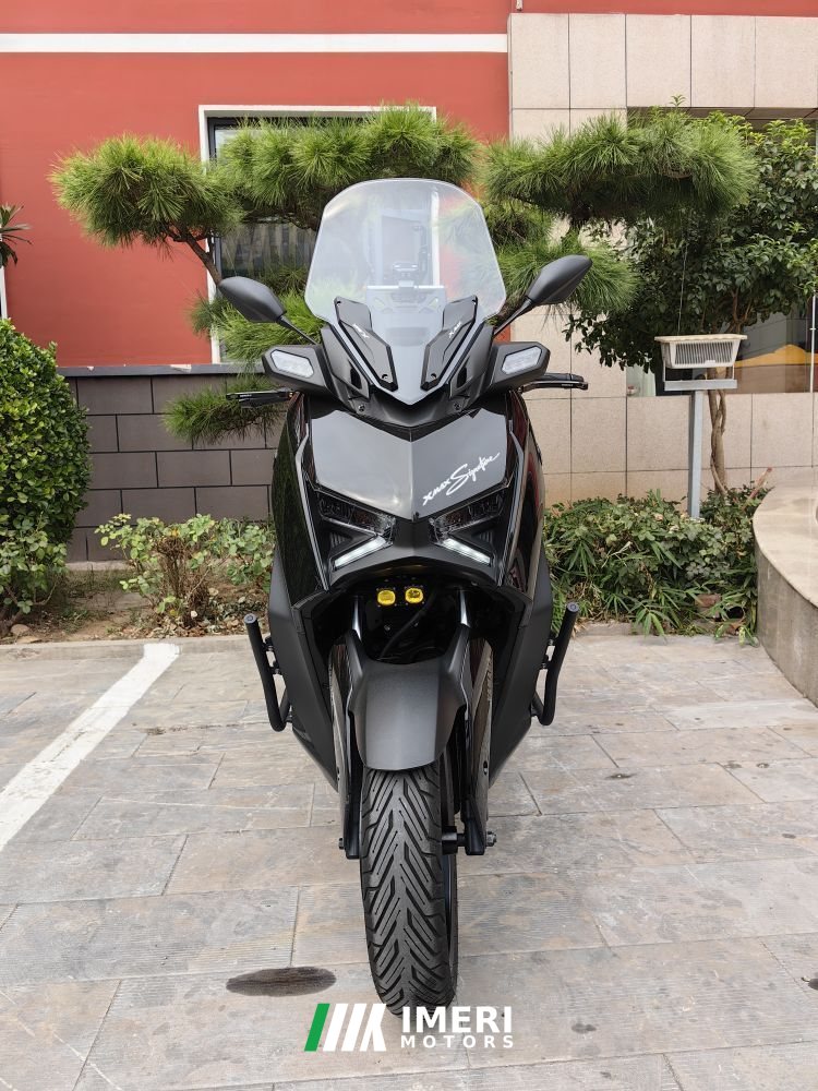 2025 Yamaha XMAX 300 cc