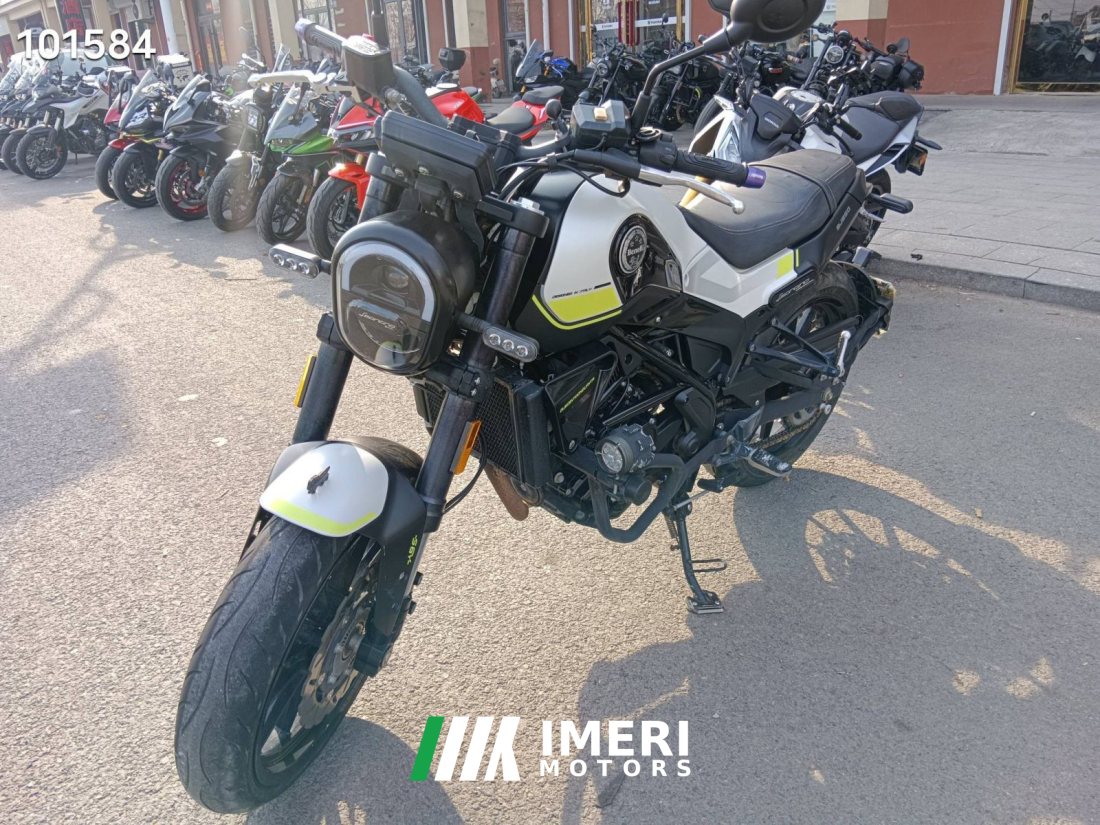 Benelli Leoncino 250 - мотоцикл из Китая