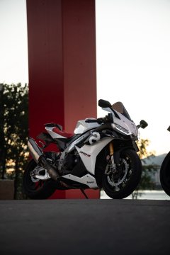 Aprilia RSV4 1100 cc - фото 3