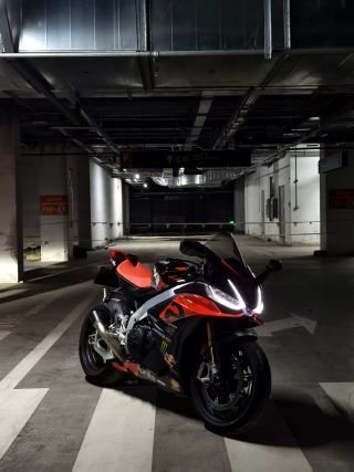 Aprilia RSV4 1100 cc - мотоцикл из Китая
