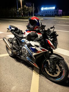 BMW M 1000 R - фото 1