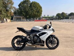 Triumph Daytona 660 - фото 1