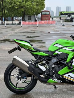 Kawasaki ZX-4R 400 cc - фото 3