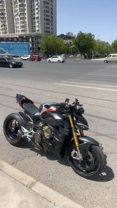 Ducati Street Fighter V4 1100 cc - фото 1