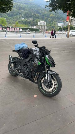 Kawasaki Z1000 - фото 1