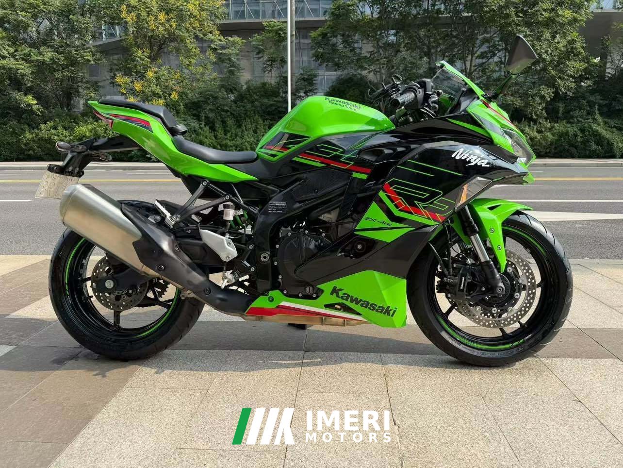 2023 Kawasaki ZX-4R 400 cc