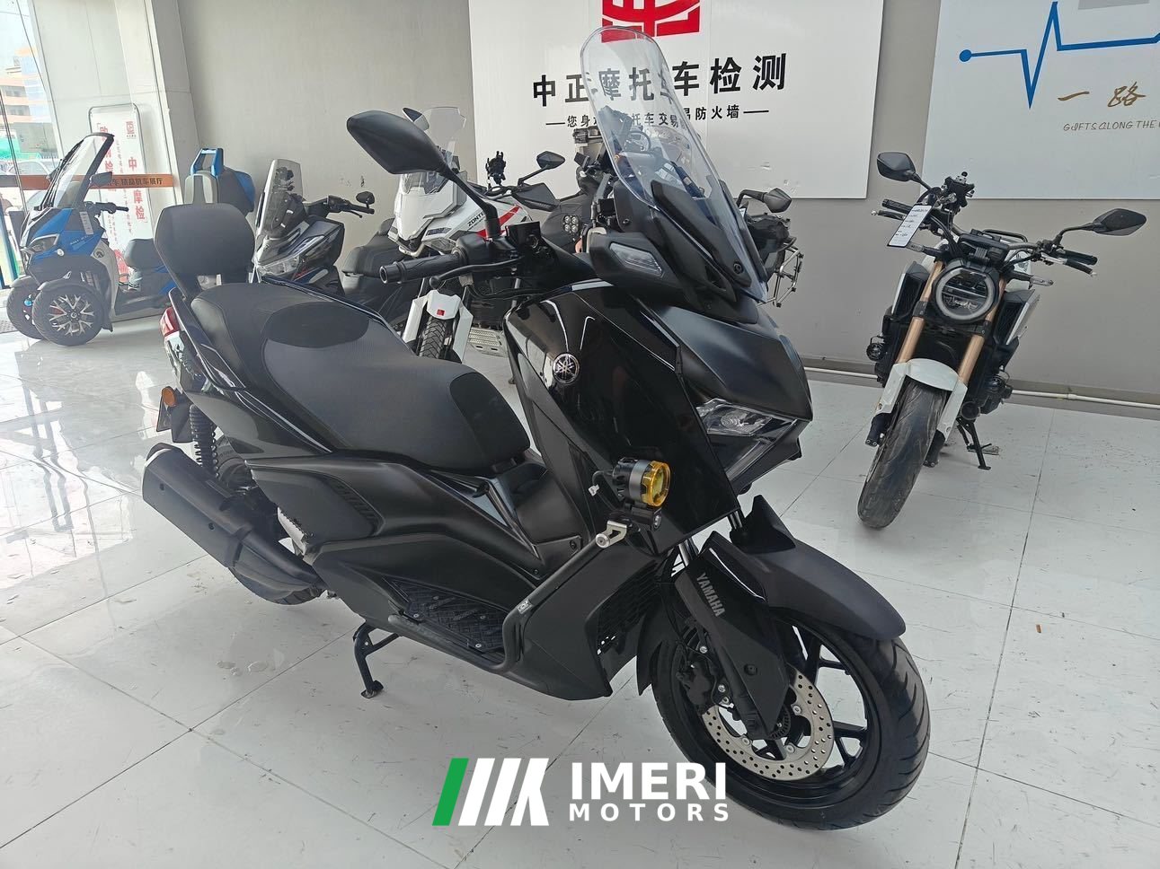 2025 Yamaha XMAX 300 cc