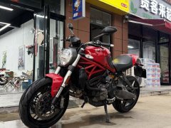 Ducati Monster 821 - фото 1