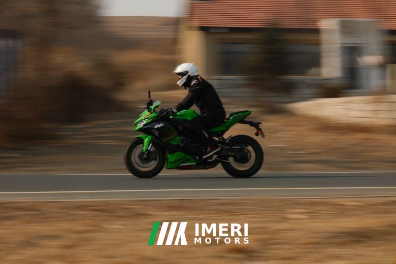 2023 Kawasaki ZX-4R 400 cc