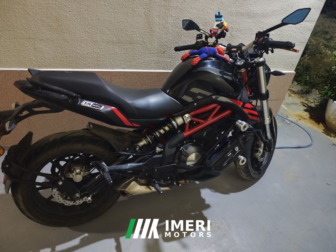Benelli TNT 300 / BN 302S - мотоцикл из Китая
