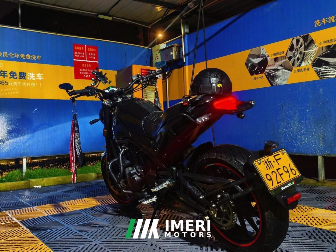 Benelli Leoncino 500 - мотоцикл из Китая