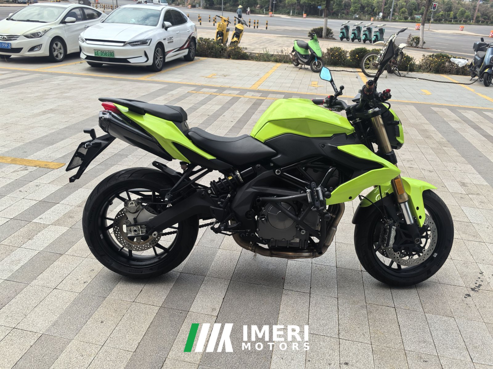 2024 Benelli TNT600i