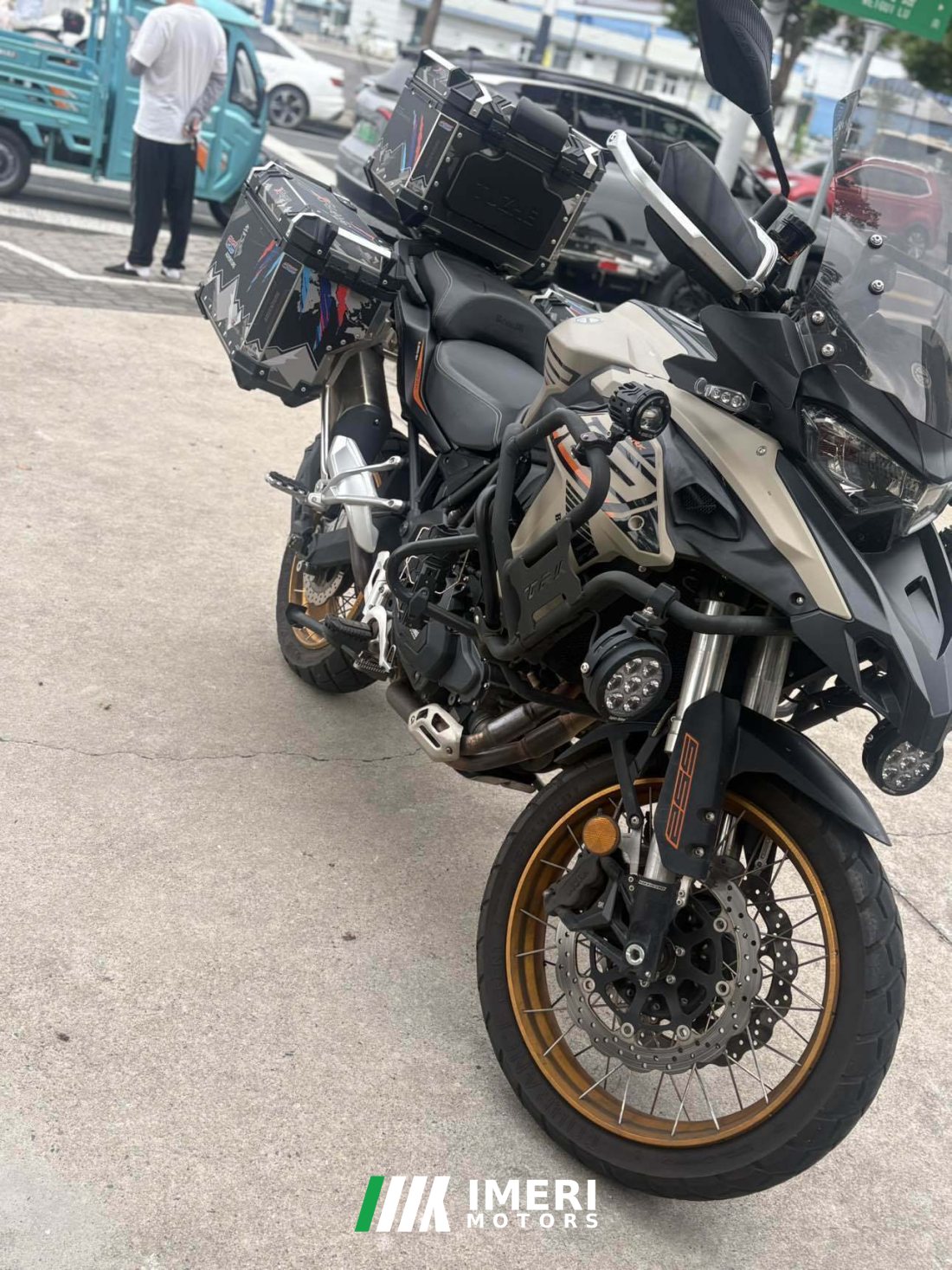 Benelli TRK552 550 cc - мотоцикл из Китая