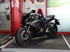 Honda CBR650R - фото 10