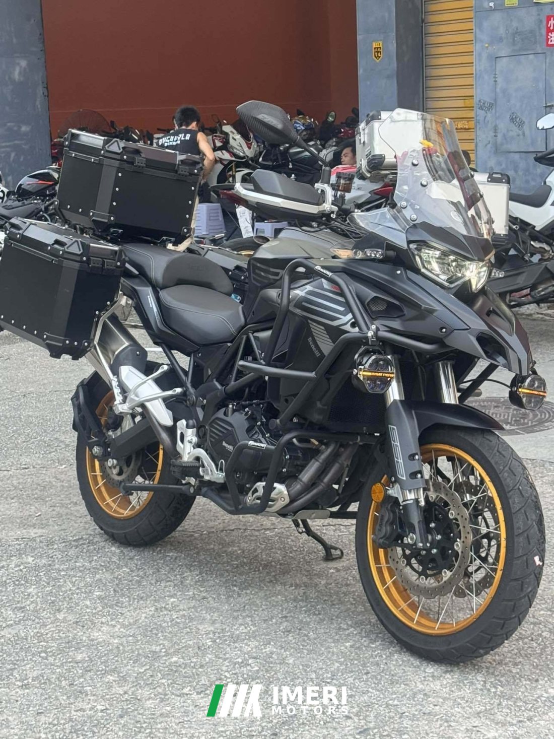 Benelli TRK552 550 cc - мотоцикл из Китая