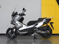 KYMCO X350 - фото 4