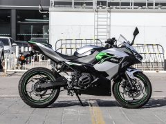 Kawasaki Ninja e-1 - фото 8