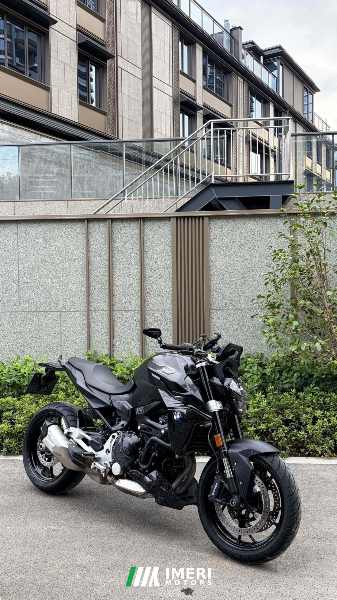 BMW F 900 R - мотоцикл из Китая