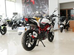 Benelli TNT150i - фото 7