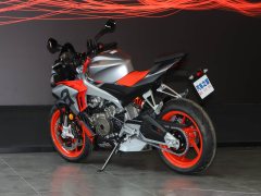 Aprilia Tuono 660 - фото 6