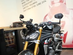Triumph Speed Triple 1200 - фото 11