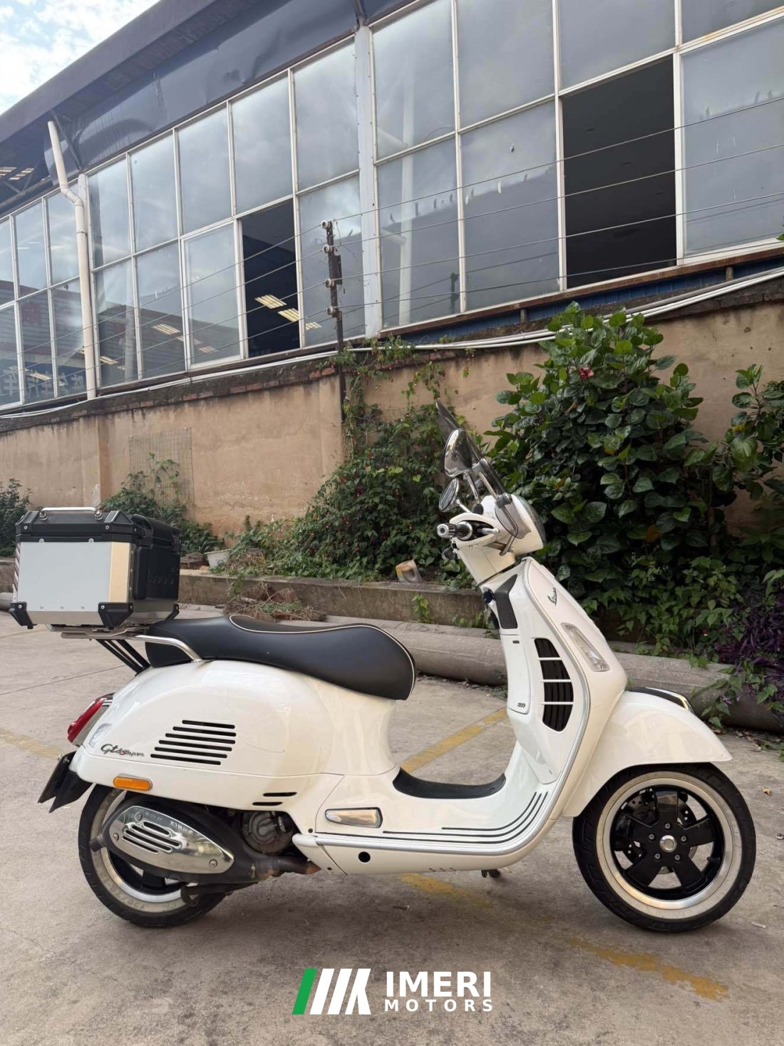 VESPA GTS 300 cc - мотоцикл из Китая