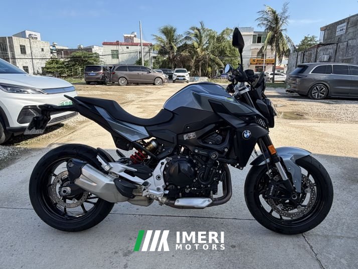 BMW F 900 R - мотоцикл из Китая