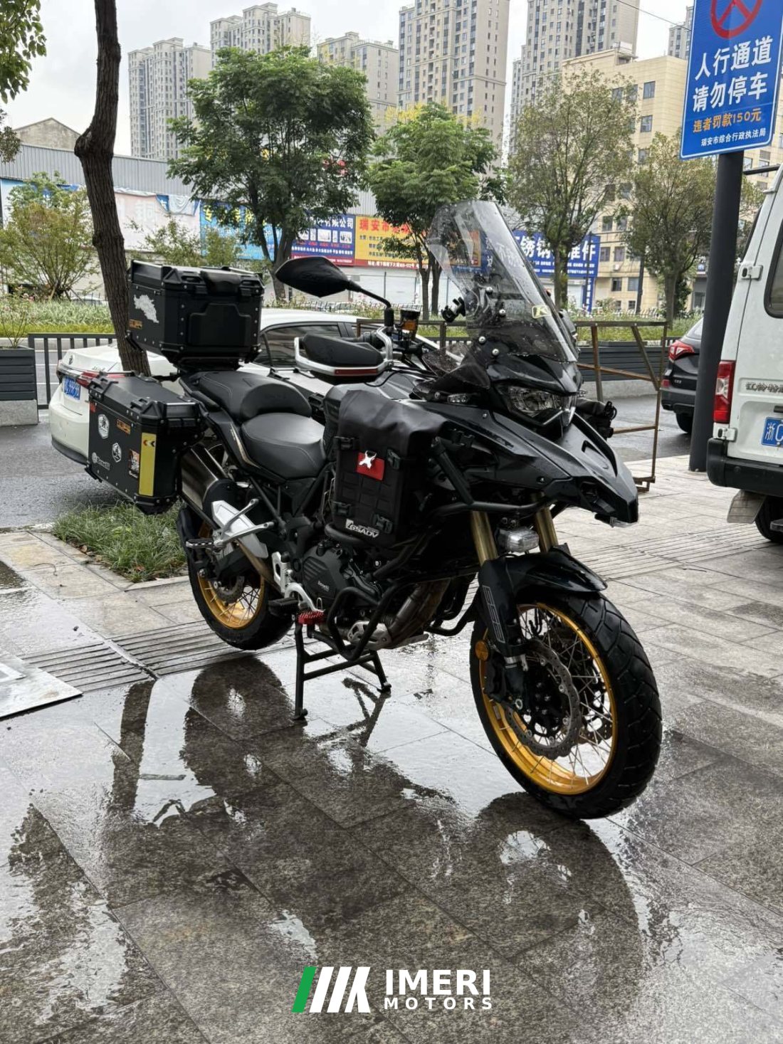 Benelli TRK552 550 cc - мотоцикл из Китая