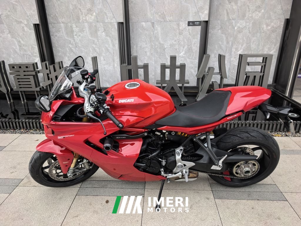 2024 Ducati SuperSport 950 cc
