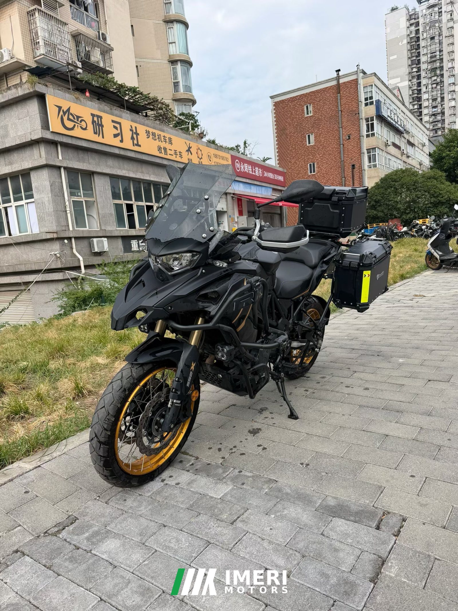 2025 Benelli TRK552 550 cc