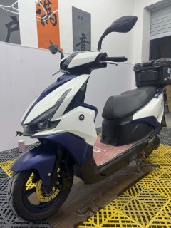 QJMOTOR Hong 125 - фото 3