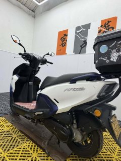 QJMOTOR Hong 125 - фото 5