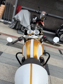 Triumph Thruxton 865 cc - фото 11