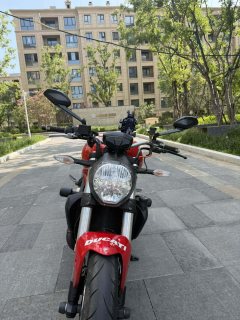 Ducati Monster 821 - фото 2