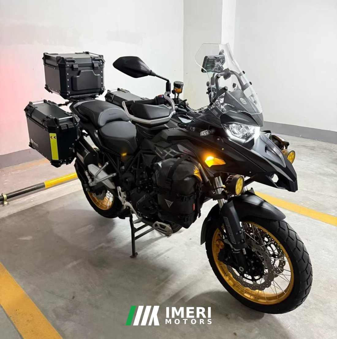 Benelli TRK552 550 cc - мотоцикл из Китая