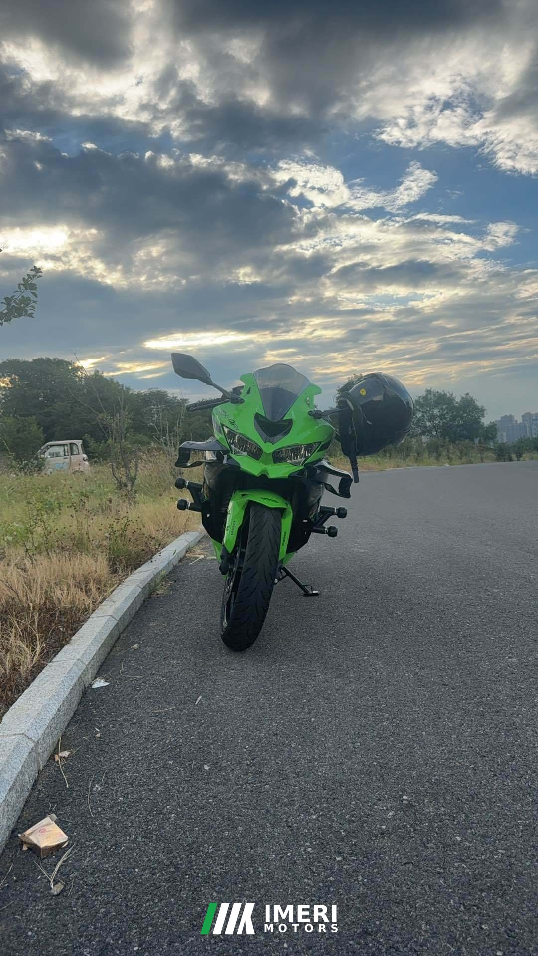 2023 Kawasaki ZX-4R 400 cc