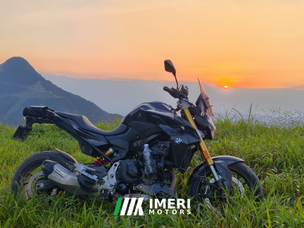 BMW F 900 R - мотоцикл из Китая