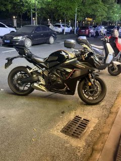 Honda CBR650R - фото 1